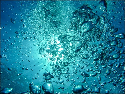 科学研究テーマ㊸酸素の生成：水を電気分解して酸素を生成する実験
